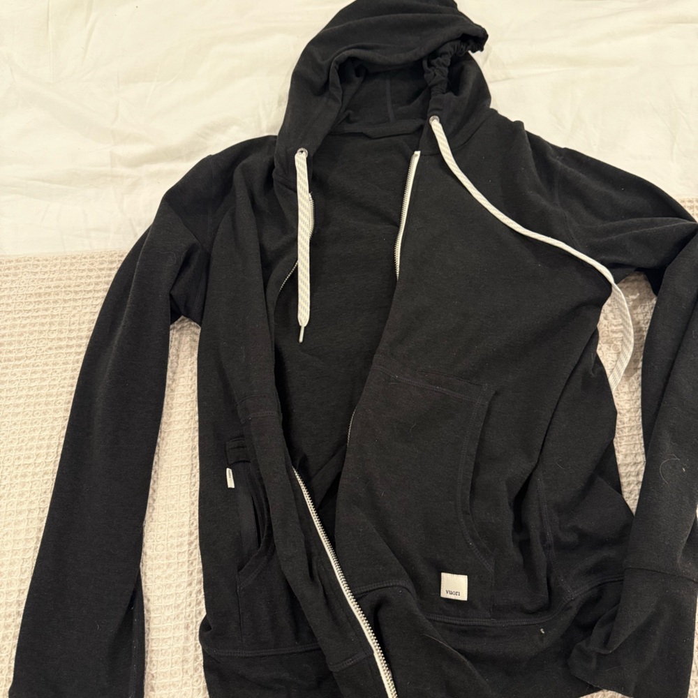 VUORI Black zip up